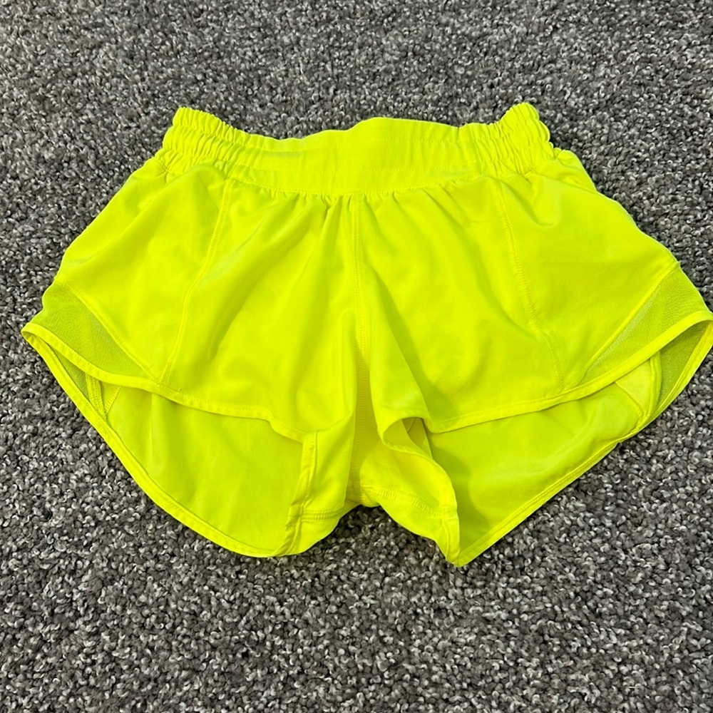 Lululemon lazar lemon hotty hot shorts size 0, 2.5”